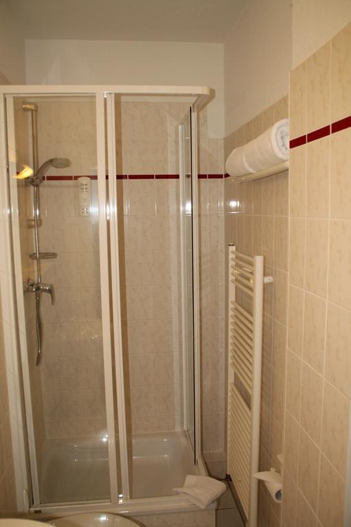 Hotel Am Rugard Bergen Auf Rugen Bilik gambar